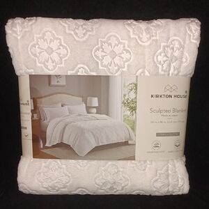 Kirkton House White Sculpted Blanket Full / Queen